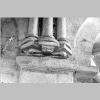 Cormeilles-en-Vexin, Base de colonnette sud de la nef, photo Martin-Sabon, Felix , Eugene, culture.gouv.fr.jpg